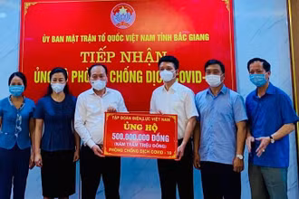 EVN ủng hộ 1,5 tỷ đồng cho ba địa phương chống dịch Covid-19