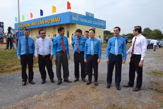 Đoàn công tác lãnh đạo Tổng LĐLĐ Việt Nam và lãnh đạo tỉnh Tiền Giang kiểm tra tại dự án thiết chế công đoàn tỉnh Tiền Giang.