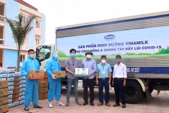 Vinamilk đã chuyển các sản phẩm đến các bệnh viện, điểm cách ly cần hỗ trợ trên địa bàn TP Hà Nội ngay trong ngày. (Ảnh: VNM)