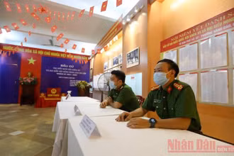 Trắng đêm bảo vệ an toàn các điểm bầu cử