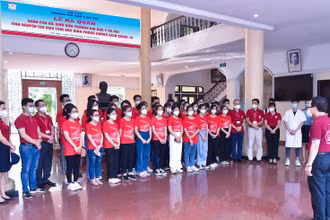Lễ ra quân của cán bộ, sinh viên Trường đại học Y Hà Nội chi viện tỉnh Bắc Ninh phòng chống dịch Covid-19. Ảnh: Trường đại học Y Hà Nội
