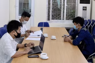Thanh tra Sở Thông tin và Truyền thông TP Hải Phòng xử lý đối với ông D. Đ. V do thông tin sai sự thật trên mạng xã hội.