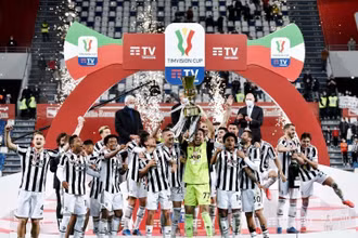 Juventus có chiếc cúp Coppa Italia đầu tiên cùng HLV Andrea Pirlo. (Ảnh: Juventus FC)