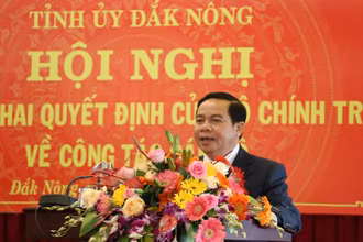Đồng chí Điểu K’Ré, Ủy viên Trung ương Đảng, Phó Bí thư Tỉnh ủy Đắk Nông phát biểu nhận nhiệm vụ.