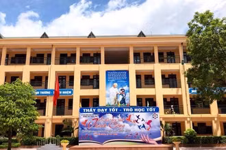 Trường công lập đầu tiên kiểm tra học kỳ trực tuyến