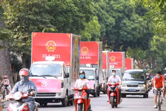 Đoàn xe lưu động tuyên truyền về bầu cử diễu hành trên các tuyến phố của Thủ đô.