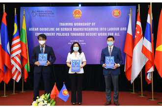 Ra mắt Hướng dẫn ASEAN về lồng ghép giới trong chính sách lao động và việc làm hướng tới việc làm bền vững cho tất cả (Ảnh: Molisa).