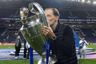 Thomas Tuchel ăn mừng cùng chiếc Cúp Champions League. (Ảnh: Getty Images) 