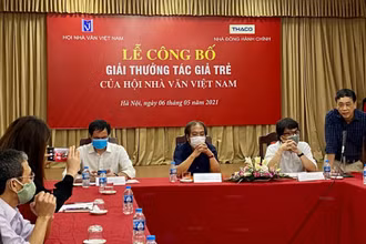 Ban Chấp hành Hội Nhà văn Việt Nam công bố giải thưởng.