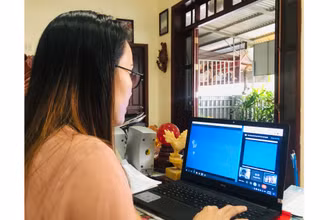 Nhiều giáo viên, học sinh ở Bạc Liêu nỗ lực khắc phục mọi khó khăn trong việc dạy và học trực tuyến. 