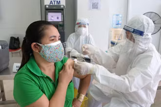 Tiêm vaccine cho công nhân Công ty TNHH Changshin Việt Nam.