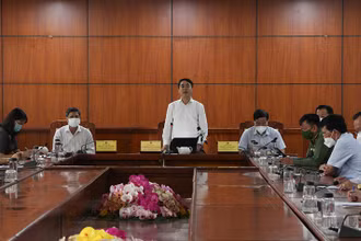 Bí thư Tỉnh ủy Hậu Giang Nghiêm Xuân Thành tại cuộc họp.
