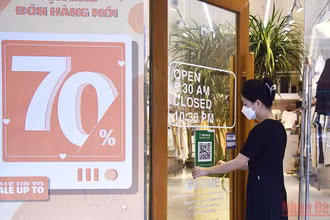 Chủ kinh doanh dịch vụ đã chủ động hợp tác tạo mã QR, đẩy mạnh công tác phòng, chống dịch trong trạng thái bình thường mới.