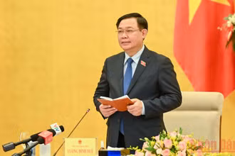 Chủ tịch Quốc hội Vương Đình Huệ phát biểu ý kiến tại tọa đàm. (Ảnh: Duy Linh)