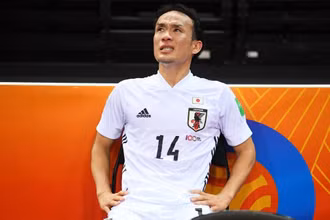 Cầu thủ tuyển futsal Nhật Bản rơi nước mắt khi bị Brazil loại ở vòng 1/8 của FIFA Futsal World Cup 2021.