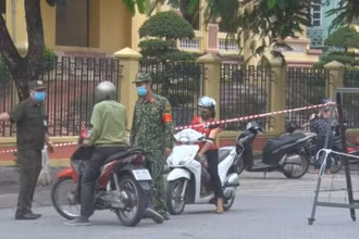Chốt phòng dịch phường Trần Hưng Đạo, TP Phủ Lý.