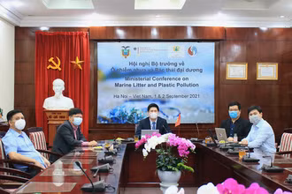 Toàn cảnh các đại biểu tham dự Hội nghị tại đầu cầu Tổng cục Biển và Hải đảo Việt Nam.
