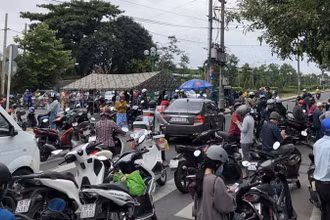 Yêu cầu chấm dứt ngay việc gây ùn tắc tại các chốt kiểm dịch