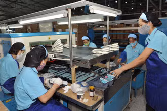 Doanh nghiệp da giày đang chịu thêm nhiều chi phí sản xuất trong mùa đại dịch.