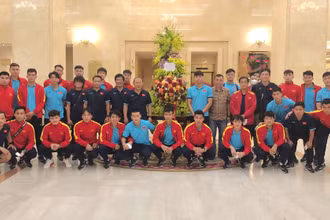 Đội tuyển Việt Nam có mặt tại khách sạn ở Hà Nội đêm 3/9. (Ảnh: VFF)