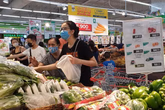  Dự kiến, lượng tiêu thụ hàng hóa tiếp tục tăng khi tiểu thương các chợ đầu mối lớn tại TP Hồ Chí Minh hoạt động trở lại.