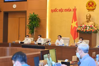 Chủ tịch Quốc hội Vương Đình Huệ phát biểu cho ý kiến vào nội dung phiên họp. (Ảnh: DUY LINH)
