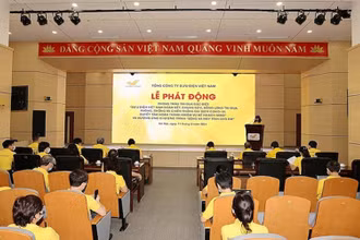Bưu điện Việt Nam công bố ủng hộ 10.000 thiết bị thông minh cho chương trình ''Sóng và máy tính cho em''. (Ảnh: kinhtedothi.vn) 