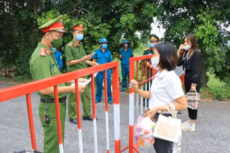 Một chốt kiểm soát dịch Covid-19 huyện Lương Tài.