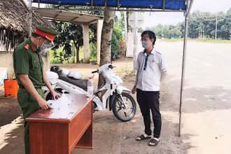 Mở cửa trở lại các chợ truyền thống, dân sinh nhưng các huyện “vùng xanh” của tỉnh Bà Rịa - Vũng Tàu vẫn kiểm soát chặt người và phương tiện lưu thông trên địa bàn.