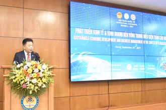 PGS TS Nguyễn Trọng Cơ, Giám đốc Học viện Tài chính phát biểu tại hội thảo.
