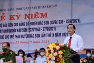Trưởng ban Tuyên giáo Tỉnh ủy Lạng Sơn Phùng Quang Hội phát biểu tại buổi lễ kỷ niệm.