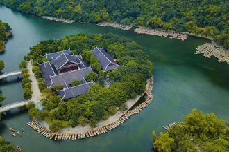 Quần thể di sản thế giới Tràng An, điểm du lịch nổi bật không những ở Việt Nam mà còn ở khu vực Đông Nam Á và thế giới. 