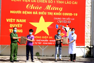 Hai ca F0 cuối cùng ở Bệnh viện dã chiến số 1 Lào Cai xuất viện ngày 10/9/2021.