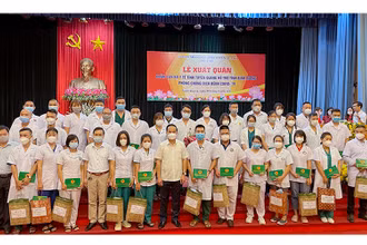 Tuyên Quang cử cán bộ y tế hỗ trợ Bình Dương chống dịch