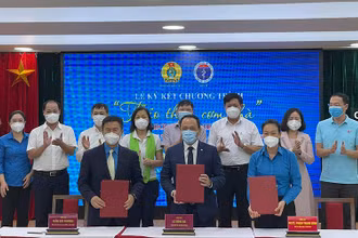 Ký kết chương trình "Thảo thơm cơm nhà". (Ảnh: Bộ Y tế)
