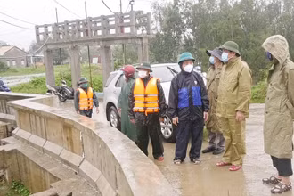 Bí thư Tỉnh ủy Phan Việt Cường kiểm tra tình hình ứng phó bão số 5.