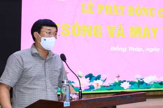 Bí thư Tỉnh ủy Đồng Tháp Lê Quốc Phong kêu gọi ủng hộ học sinh, sinh viên tại lễ phát động.