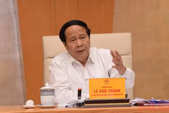 Phó Thủ tướng Lê Văn Thành phát biểu ý kiến tại hội nghị.