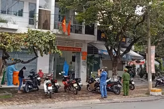 Các đối tượng được đưa về trụ sở Công an phường Quang Vinh.