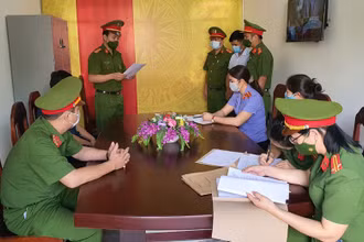 Cơ quan Cảnh sát điều tra thi hành lệnh bắt bị can để tạm giam đối với Vi Cảnh Vẻ.