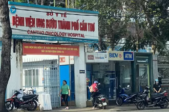 Phong tỏa tạm thời cơ sở 1 Bệnh viện Ung bướu TP Cần Thơ để phòng, chống dịch.