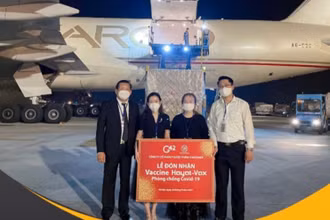 Bàn giao 1 triệu liều vaccine phòng Covid-19 Hayat-Vax.