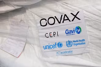 Lô vaccine được chia sẻ thông qua cơ chế COVAX. (Ảnh: Reuters)
