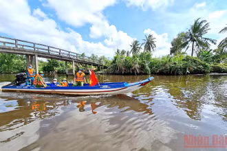 Cà Mau tăng cường tuần tra, kiểm soát tuyến đường thủy.