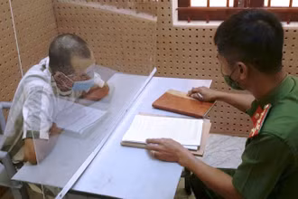 Đối tượng Lê Thành An tại cơ quan Công an huyện Đắk Glong, tỉnh Đắk Nông.