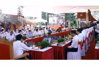 Các đại biểu dự hội thảo tại điểm cầu Tỉnh ủy Thái Nguyên được tổ chức tại nơi ra đời cơ sở Đảng đầu tiên của tỉnh. 