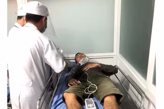 Anh Lê Văn Trình, người được Trung úy Biên phòng Nguyễn Văn Hòa cứu kịp thời đã hồi phục sức khỏe sau khi được cấp cứu tại bệnh viện.