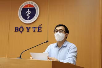 Thứ trưởng Y tế Trần Văn Thuấn đề nghị các địa phương sẵn sàng các giải pháp cung ứng ô-xy y tế. (Ảnh: NGUYỄN NHIÊN)