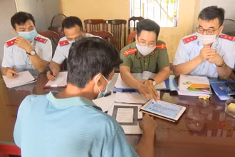 Cơ quan chức năng tỉnh Thái Bình làm việc với người đăng tải thông tin sai sự thật, chiều 2/9.