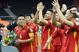 Đội tuyển futsal Việt Nam lần thứ hai liên tiếp đối mặt với đội tuyển futsal Nga tại vòng 1/8 VCK futsal World Cup. (Ảnh: VFF)